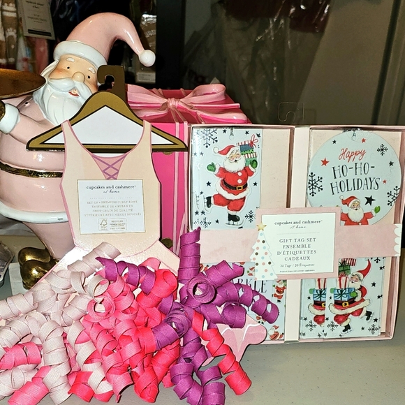 Cupcakes and cashmere bow and tag set - Picture 2 of 12